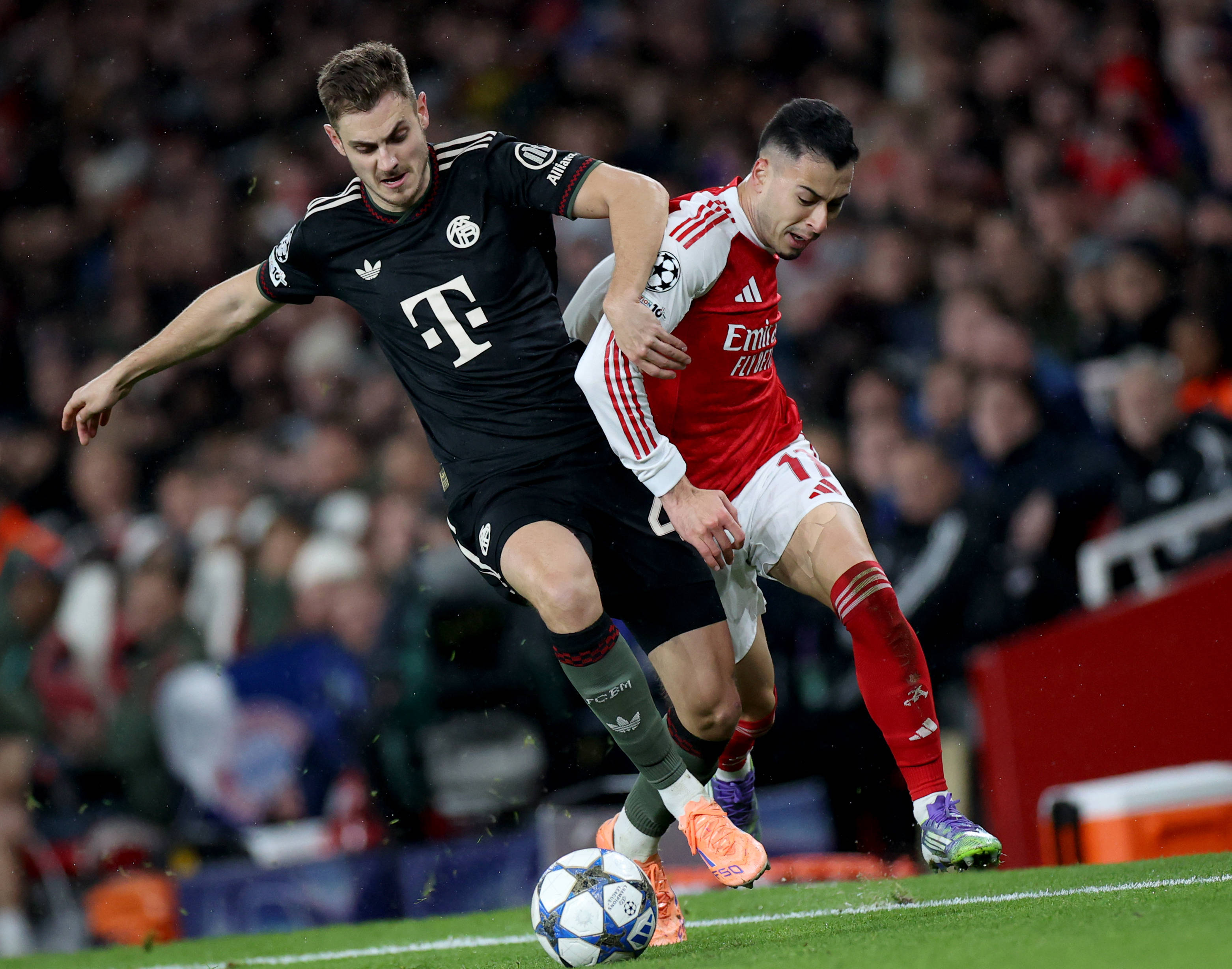 记者：吉乌今天飞往桑德兰，未来24小时内接受体检