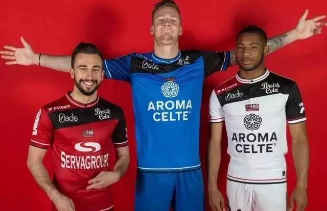 赵佳楠：我们拥有全世界最好的球迷，非常感谢大连球迷的支持