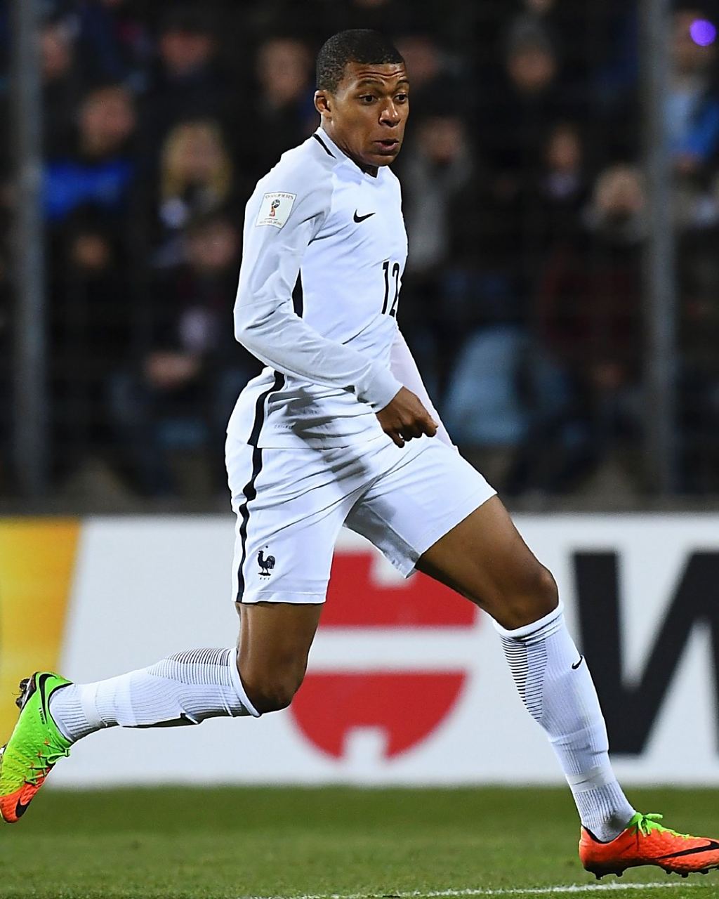 琼斯：我们一直都支持斯洛特，萨拉赫的情况轮不到我点评